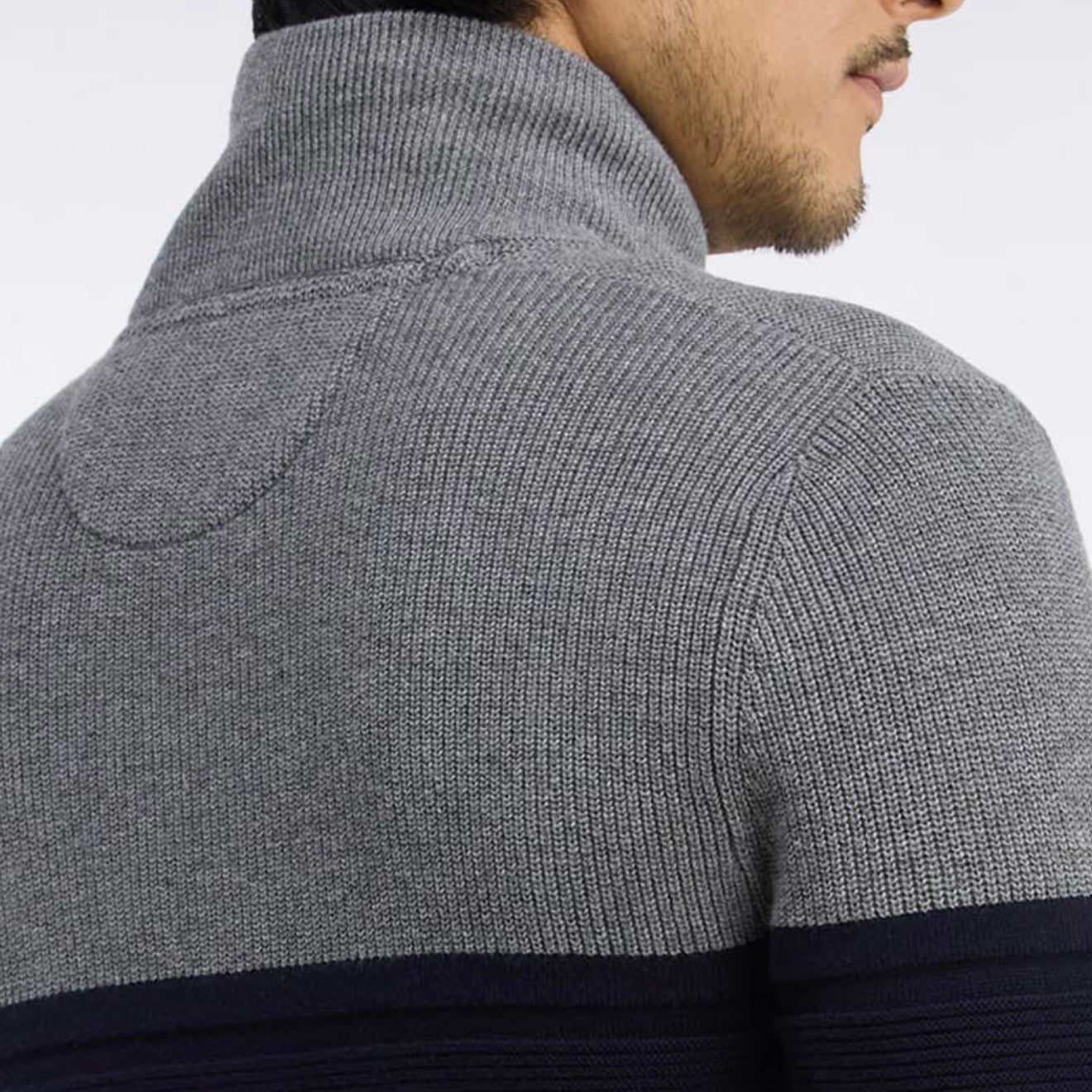 https://ausoni.swiss/products/cardigan-zippe-bicolore-en-laine-merinos-marine-et-gris-coupe-droite-steel-grey-chine